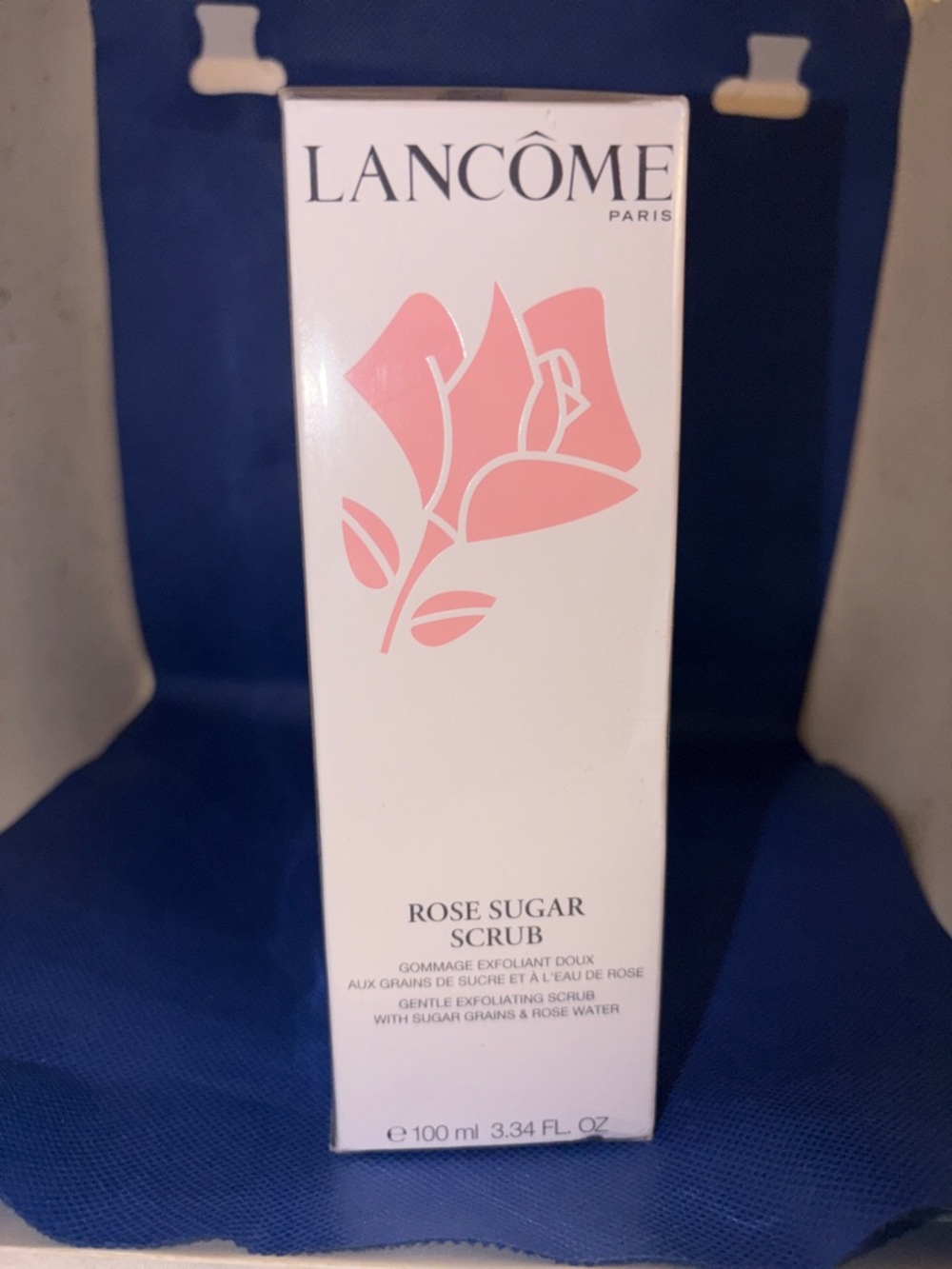Lancôme Rose Sugar Scrub - Pink and White